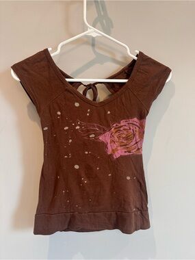 Brown Tie-Back Floral Graphic Women's Top - Pink Rose Accent